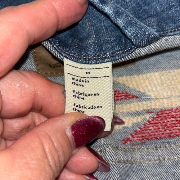 Levi’s Trucker Jacket with Aztec embroidered design Denim Jacket Sz medium - Picture 4 of 8